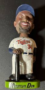 lot 26A image: Kirby Puckett Bobblehead Minnesota Twins and Mountain Dew August 13, 2000 w Card - Baseball