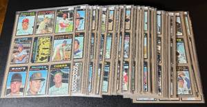 lot 4 image: 375 Card Lot of 1971 Topps Vintage Baseball Cards - Includes StarsHOF Santo, Maz, Chance, Yaz, Oliva, Gibson, Seaver, Rookies, Leaders, Playoff Cards