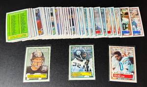 lot 37 image: 350-400 1983 Topps Football Vintage Card Lot