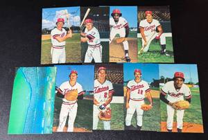 lot 38 image: 1982 Minnesota Twins 9 Post Card Lot - Includes Hrbek, Gaetti and More