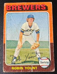 lot 11 image: Robin Yount RC 1975 Topps #223 Rookie Vintage Baseball Card - Poor Condition