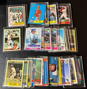 lot 34 image: Pete Rose, Ozzie Smith, Barry Bonds, Steve Garvey Large Star Baseball Card Lot