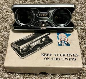 lot 7E image: Vintage 1960s Minnesota Twins Binoculars in Original Box - Rare Baseball