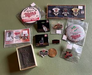 lot 20C image: Large Lot of Minnesota Twins Baseball Pins and Coin