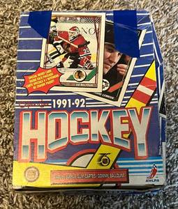 lot 56 image: 1991-92 O-Pee-Chee Hockey 36 Pack Box - Hockey Cards