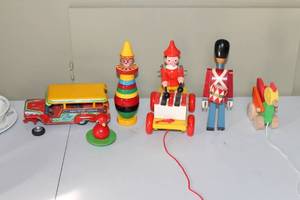lot 5 image: Assortment of Vintage Wooden Toys - Pull Along Duck, Stacking Toy, Drummer Boy & More