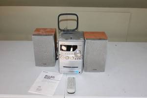 lot 29 image: Sony Micro Hi-Fi Component System with Speakers and Remote - Model CMT-NE23