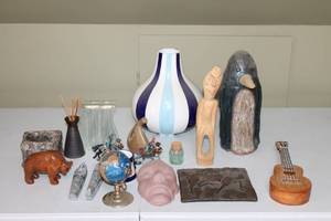 lot 35 image: Assortment of Vintage Decorative Items - Unique Art Pieces