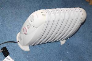lot 40 image: Kenwood Electric Radiator Heater - Adjustable Heat Settings