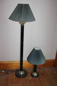 lot 58 image: Set of 2 Vintage Black and Gold Lamps - Floor and Table