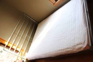 lot 61 image: Queen-Size Metal Bed Frame with Mattress