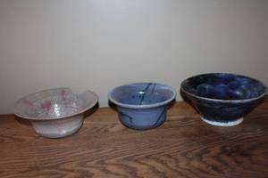 lot 133 image: Set of 3 Unique Handcrafted Ceramic Bowls - Artistic Designs