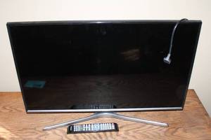 lot 151 image: Samsung 32-Inch LED TV with Remote Control - Model UN32J5500AF