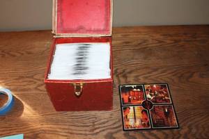 lot 153 image: Vintage Record Storage Box with Assortment of 45 RPM Vinyl Records