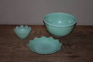 lot 176 image: Set of 3 Vintage Green Glass Bowls - Decorative Kitchenware