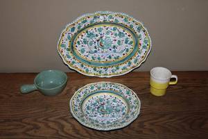 lot 178 image: Collection of Vintage Hand-Painted Ceramic Dishes and Mugs - 3 Pieces