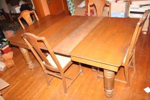 lot 196 image: Vintage Wooden Dining Table with 4 Chairs - Classic Design