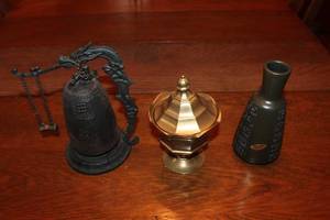 lot 197 image: Group of 3 Decorative Vintage Items - Bell, Jar, and Vase