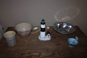 lot 200 image: Collection of 5 Assorted Decorative Bowls and Vases
