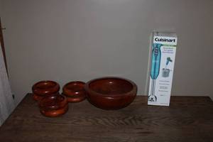 lot 204 image: Set of 5 Wooden Bowls and Cuisinart Smart Stick 2-Speed Hand Blender