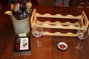 lot 210 image: Group of Kitchen Items - Including Glasses, Utensils, and Decorative Plate