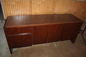lot 226 image: Vintage National Office Furniture Co. Wooden Credenza - Brown