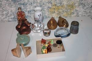 lot 236 image: Assorted Vintage Collectibles - Glass, Pottery, and Figurines