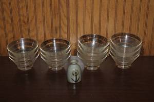 lot 237 image: Set of 8 Glass Bowls and 1 Decorative Vase - Unique Japanese Design