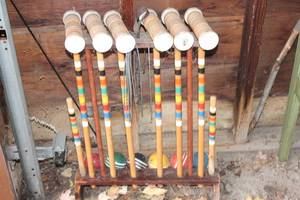 lot 253 image: Croquet Set - Complete with 6 Mallets and Balls