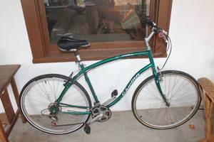 lot A-264 image: Schwinn Seaview Mens Hybrid Bicycle - Green