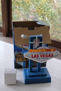 lot 265 image: Las Vegas Welcome Sign Decorative Light Up Display with Adapter