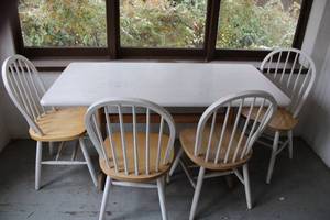lot 269 image: Vintage Dining Table with 4 Chairs - White and Natural Wood Finish