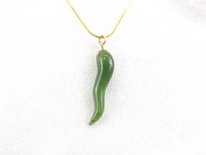 lot 111 image: 14K Yellow Gold Jade Tooth Pendant Necklace
