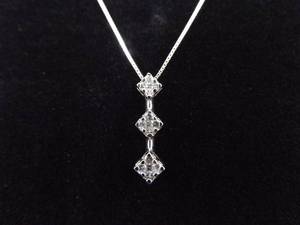 lot 114 image: 14K White Gold Diamond Pendant Necklace