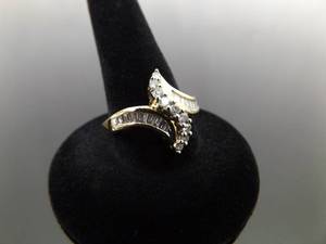 lot 118 image: 14K Yellow Gold Diamond Ring Size 7