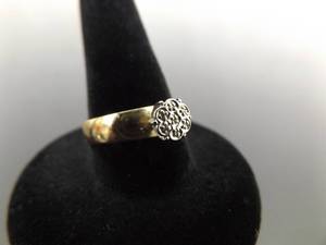 lot 121 image: 10K Yellow Gold Diamond Accented Ring Size 7