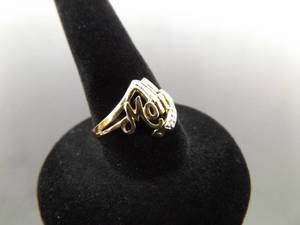 lot 123 image: 10K Yellow Gold Diamond Accented MOM Ring Size 6.75