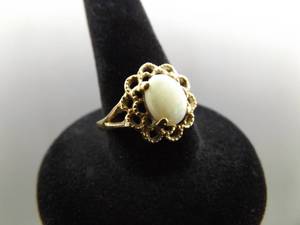 lot 124 image: 10K Yellow Gold Opal Cabochon Designed Ring Size 7