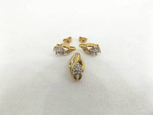 lot 128 image: 10K Yellow Gold Diamond Accented Pendant and Post Earring Set