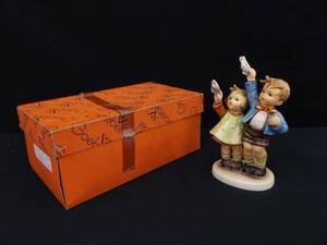 lot 18 image: Hummel #1531 Auf Wiedersehen in Original Box