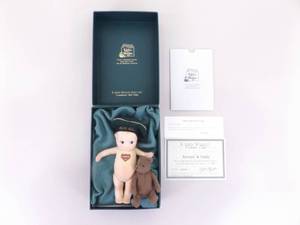 lot 21 image: MINT In Original Box wCOA Vintage R. John Wright Kewpie and Teddy