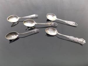 lot 84 image: 41 Grams of Antique .925 Sterling Silver Demitasse Souvenir Spoons