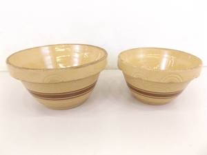 lot 99 image: 2 Antique Roseville Pottery Mixing Bowls