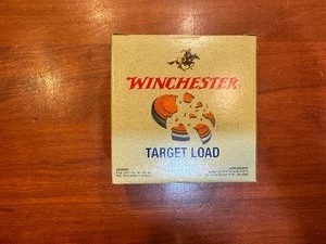 lot 40 image: Winchester 12 Guage 2 34 8 Shot (1 Box of 25)