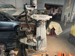 lot 6 image: Bridgeport Milling Machine