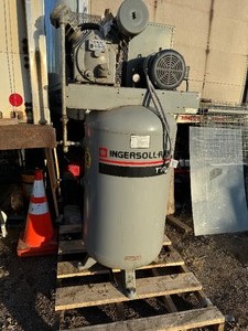 lot 2 image: Ingersoll Rand T30 Air Compressor