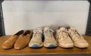 lot 93 image: Lot of 5 Pair of Shoes - Sz 7.58 - UsedGood Condition
