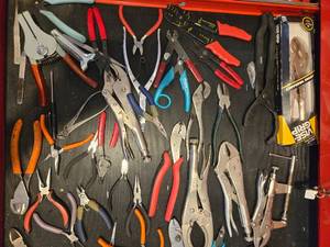 lot 191 image: Assortment of Pliers and Hand Tools - Mixed Collection