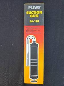 lot 573 image: Plews Suction Gun Model 30-118 - One Pint Capacity, 12-Inch Hose