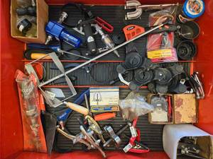 lot 577 image: Assortment of Hand Tools and Gear Puller Kit